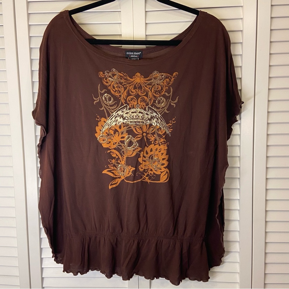 GUESS Gold Wings Crown Flowers Graphic Decal Boat Neck Blouse Brown Women Medium